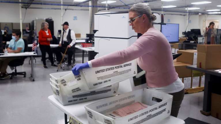 ΗΠΑ: Τα βλέμματα όλων σε 3 έδρες της Γερουσίας - Πλησιάζουν την πλειοψηφία στη Βουλή οι Ρεπουμπλικάνοι