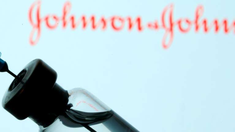 Νέα γκάφα της Κομισιόν με το εμβόλιο της Johnson &amp; Johnson: &quot;Μετακομίζει&quot; στις ΗΠΑ, διαμαρτυρία από Μητσοτάκη