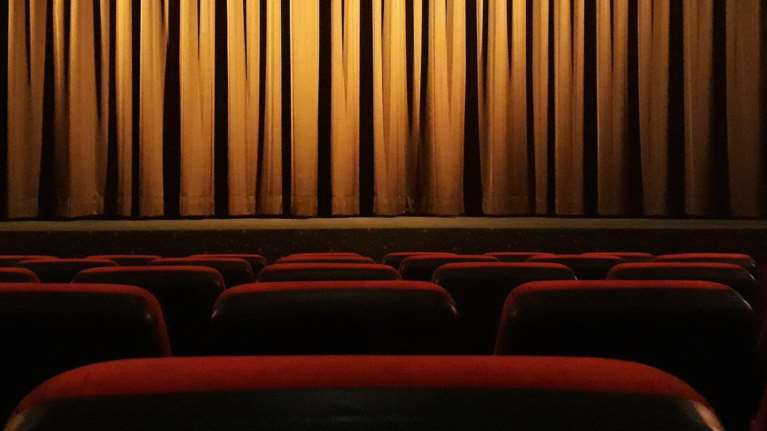 Εξαφανισμένος από όλους ο γνωστός σκηνοθέτης - ηθοποιός: Δεν έχει φύγει στο εξωτερικό, διαβεβαιώνει ο δικηγόρος του