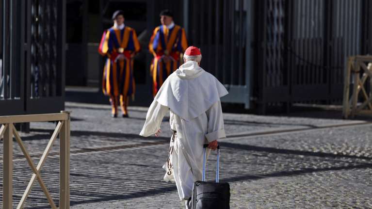 Εκλογή νέου Πάπα: Πώς διασφαλίζεται η απόλυτη μυστικότητα στο κονκλάβιο - Το απόγευμα η πρώτη ψηφοφορία
