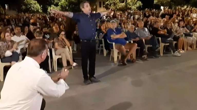 Ανατριχιαστικές στιγμές σε εκδήλωση για τα Τέμπη - Συγκλόνισε ο χορός του Παύλου Ασλανίδη για τον γιο του [βίντεο]