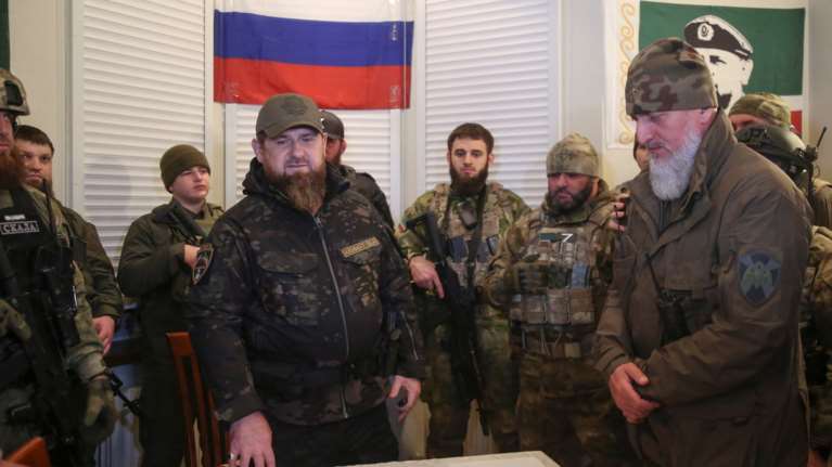 Εξαλλος ο σκληρός Τσετσένος Καντίροφ με τους Ρώσους στρατηγούς για τις ήττες - "Ο Πούτιν ίσως δεν γνωρίζει τι συμβαίνει"