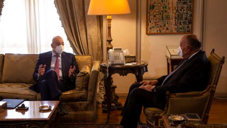 Διπλωματικός &quot;μαραθώνιος&quot; Δένδια: Σε εξέλιξη η συνάντηση με τον Σάμεχ Σούκρι στο Κάιρο