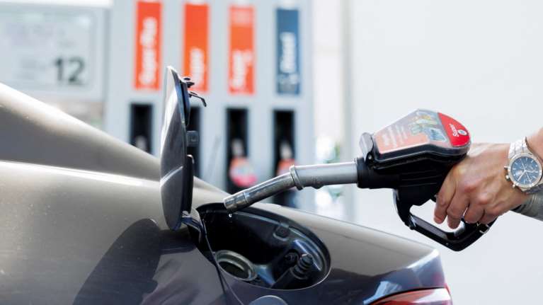 Η νέα επιδότηση καυσίμων για το καλοκαίρι: 60 ευρώ για τρεις μήνες - Θα καλύπτει εισοδήματα ως 45.000 ευρώ