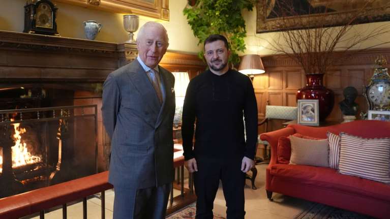 Βρετανία: Ο Ουκρανός πρόεδρος Ζελένσκι έγινε δεκτός από τον βασιλιά Κάρολο [εικόνες]