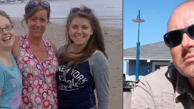 &quot;Εκδικητικές και ανήθικες&quot;: Μητέρα και κόρες ανέβασαν φωτογραφίες της ερωμένης του πατέρα της οικογένειας σε σάιτ συνοδών