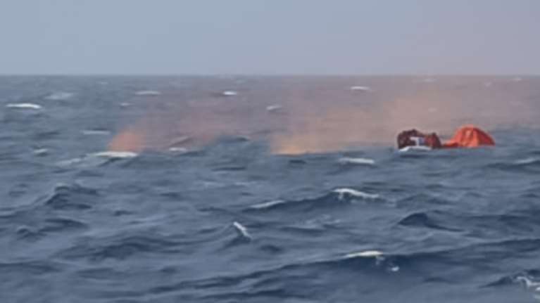 Μήλος: Βίντεο ντοκουμέντο από τη διάσωση των 18 ναυαγών ενώ η θαλαμηγός βυθιζόταν - Τι κατέθεσε ο καπετάνιος