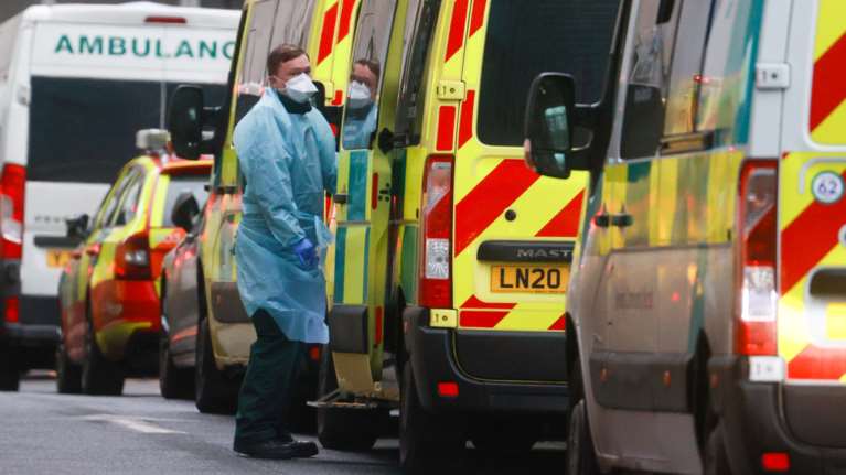 &quot;Καμπανάκι&quot; ΠΟΥ για Ευρώπη: Aνησυχητική κατάσταση - Μεταδοτικότερη η νέα μετάλλαξη του κορονοϊού