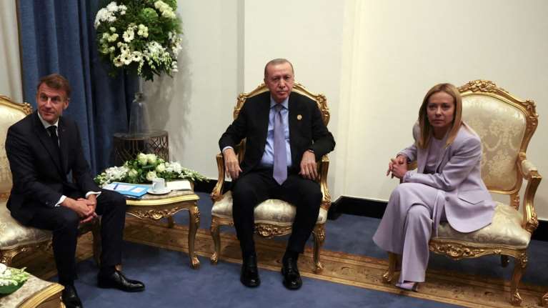 Ο Έρντογάν &quot;μάλωσε&quot; την Μελόνι: &quot;Πρέπει να κόψεις το κάπνισμα&quot; - &quot;Δεν θέλω να σκοτώσω κανέναν&quot; [βίντεο]