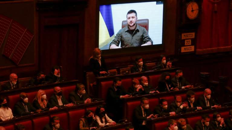 Ζελένσκι: &quot;Οι Ρώσοι βιάζουν, βασανίζουν σκοτώνουν όπως οι Ναζί - Έχουν σκοτωθεί 117 παιδιά&quot; - Μίλησε στο ιταλικό κοινοβούλιο