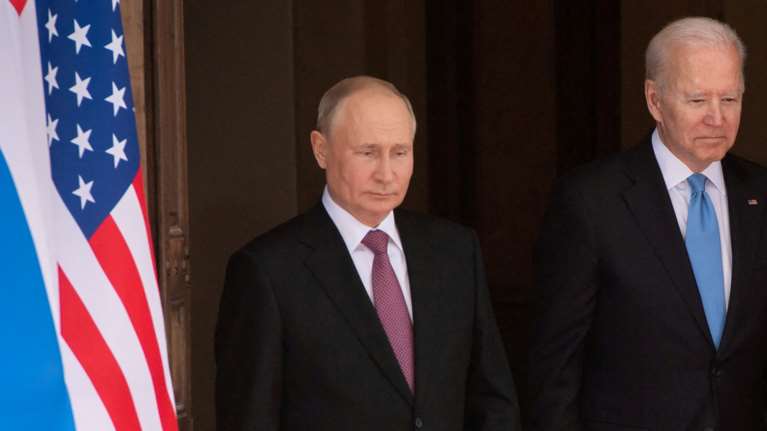 Εξελίξεις με την Ουκρανία: &quot;Ναι&quot; Μπάιντεν σε συνάντηση με Πούτιν μετά από μεσολάβηση Μακρόν