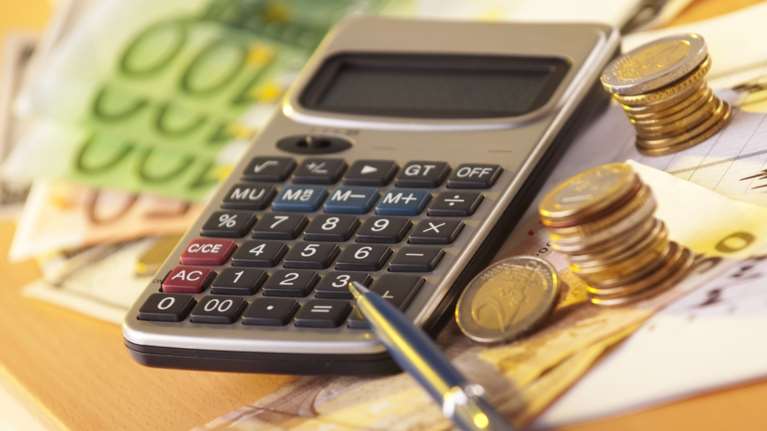 Οι 4 κατηγορίες που κινδυνεύουν με τσουχτερά φορο-πρόστιμα ως 500.000 ευρώ από τον Ιανουάριο του 2024