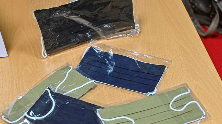 Δεν αυξάνεται τελικά ο ΦΠΑ στις μάσκες - Παραμένει στο 6% λόγω έξαρσης της πανδημίας, λέει ο Γεωργιάδης