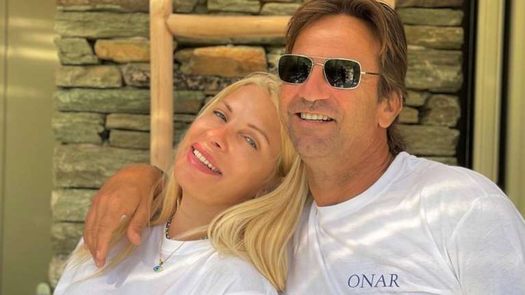 Η Ελένη Μενεγάκη φωτογραφίζεται στο πλευρό του Μάκη Παντζόπουλου