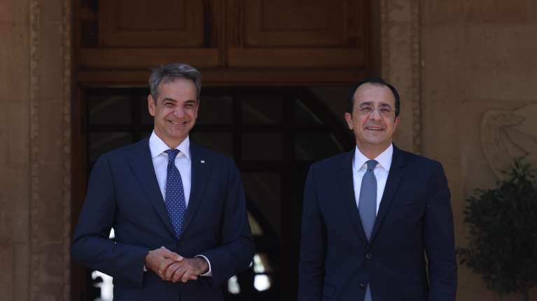 Στην Κύπρο ο Μητσοτάκης - Κατέθεσε στεφάνι στον Τύμβο της Μακεδονίτισσας, συνάντηση με Χριστοδουλίδη στο Προεδρικό Μέγαρο