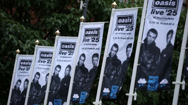 &quot;Σοκαρισμένοι&quot; οι Oasis από τον θάνατο θαυμαστή τους στο Γουέμπλεϊ - Έπεσε από ύψος 50 μέτρων