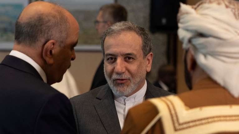 Ιράν: "Δεν μπορούμε να διαπραγματευτούμε με τις ΗΠΑ ενώ βομβαρδιζόμαστε - Θα δεχτούμε μία λύση σαν εκείνη του 2015"