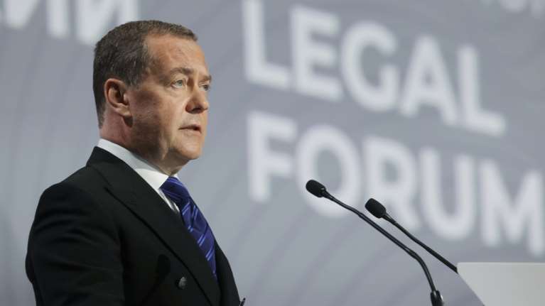 Νέες απίστευτες απειλές Μεντβέντεφ για Ζελένσκι: "Έρχεται ο Χάρος - Σε μουσείο στην Αγία Πετρούπολη η σορός του"