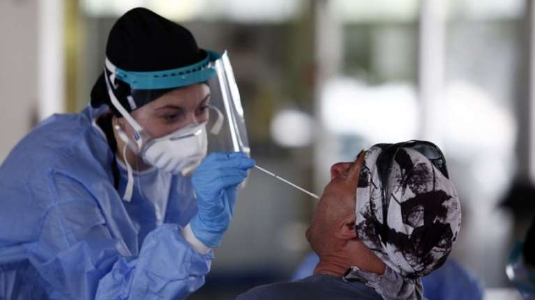 Συναγερμός στη Θάσο: Τουρίστες διαγνώστηκαν με κορονοϊό – Μεταφέρθηκαν σε ξενοδοχείο καραντίνας