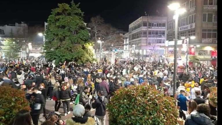 Ξάνθη: Απίστευτες εικόνες συνωστισμού από καραναβαλιστές - Η εξήγηση του δημάρχου [Βίντεο]