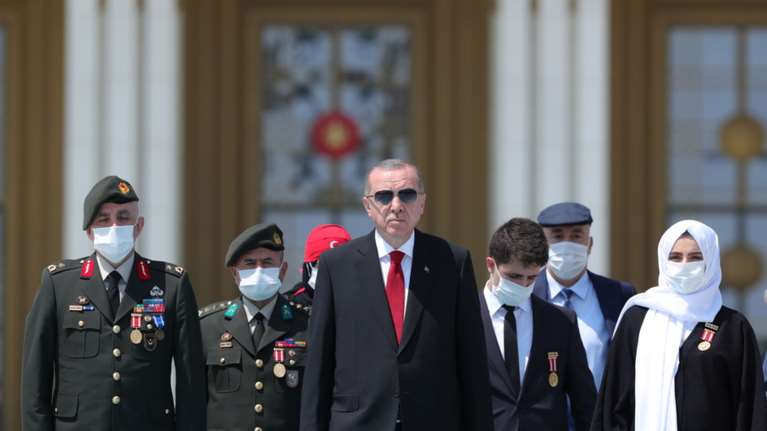 Bloomberg για το νεοσουλτάνο Ερντογάν: Η Τουρκία δεν ήταν ποτέ πιο απομονωμένη- Κόντρα με όλους