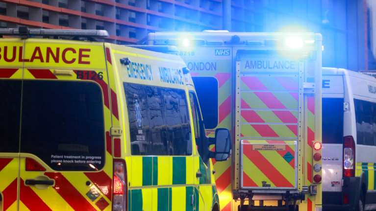 Κορονοϊός: &quot;Φρακάρουν&quot; τα νοσοκομεία στη Βρετανία - Εφιαλτική κατάσταση με πάνω από 30.000 νεκρούς