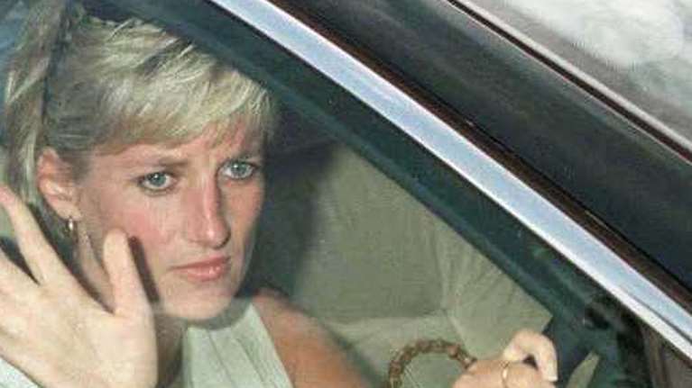 Πριγκίπισσα Νταϊάνα: Πώς από σχετικά άγνωστη έφηβη έγινε το πιο θλιμμένο άτομο που έζησε ποτέ