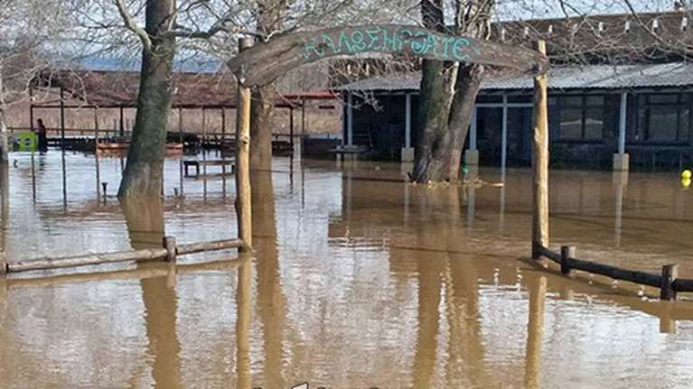 Σαρώνει τη χώρα η κακοκαιρία: Πλημμύρες και ζημιές σε Εβρο, Τρίκαλα, Καλαμπάκα και Λέσβο [εικόνες - βίντεο]