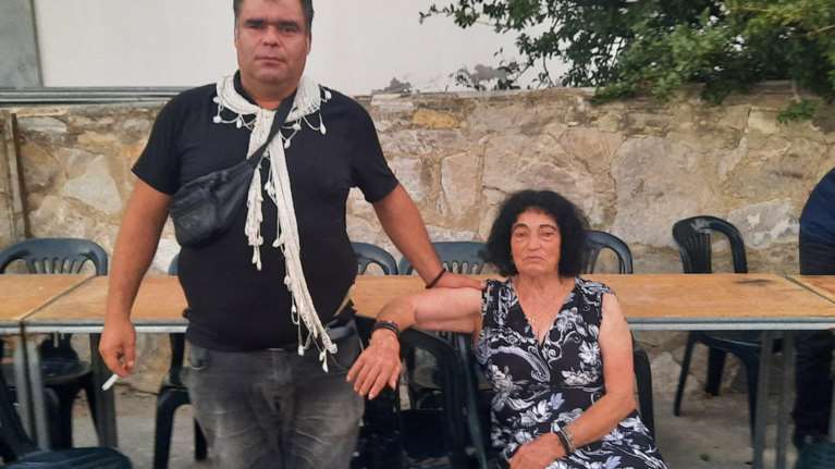 Κρήτη: &quot;Ήταν κεραυνοβόλος έρωτας - Τα πάντα είναι θέμα επικοινωνίας&quot; - Τι αποκαλύπτει φίλη του ζευγαριού με τα 41 χρόνια διαφορά [Βίντεο]