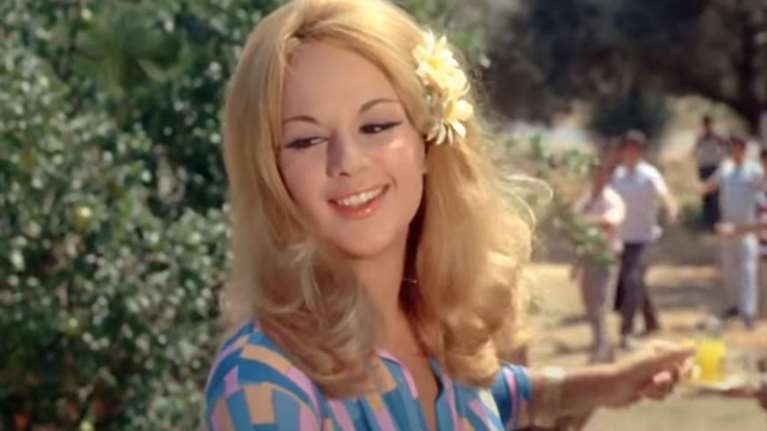 Αλίκη Βουγιουκλάκη: Σπάνιο βίντεο - Ανάσταση στον Θεολόγο με Νόρα Βαλσάμη και Έφη Πίκουλα το 1992