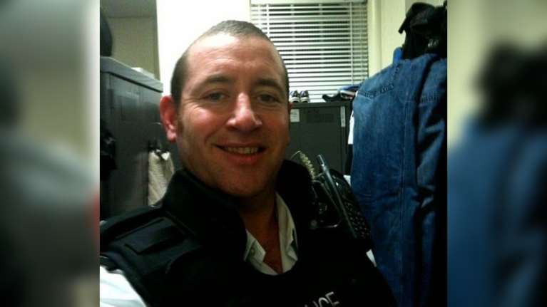 Σοκ στη Βρετανία: Αξιωματικός της Αστυνομίας του Λονδίνου ομολόγησε ότι είναι κατά συρροήν βιαστής - Βίασε 12 γυναίκες [εικόνες]