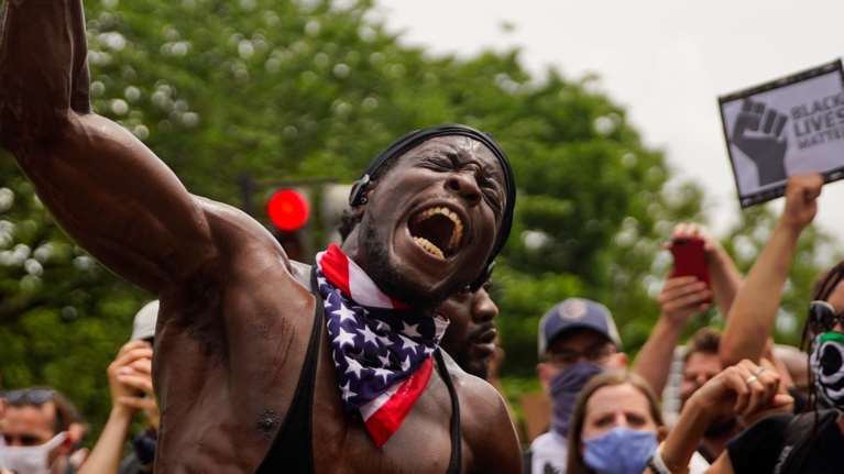Οι ΗΠΑ διαδηλώνουν κατά του ρατσισμού και της βίας - Οργή λαού στην Ουάσινγκτον [εικόνες]