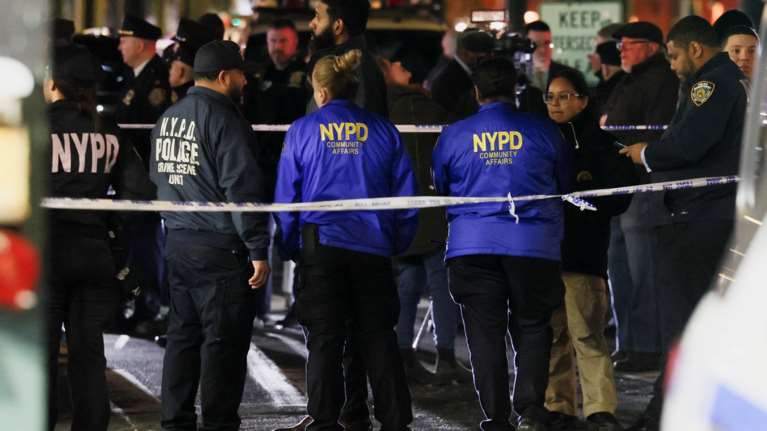 ΗΠΑ : Ένας νεκρός και 5 τραυματίες από πυροβολισμούς στο μετρό της Νέας Υόρκης - Αναζητείται ο δράστης [βίντεο]