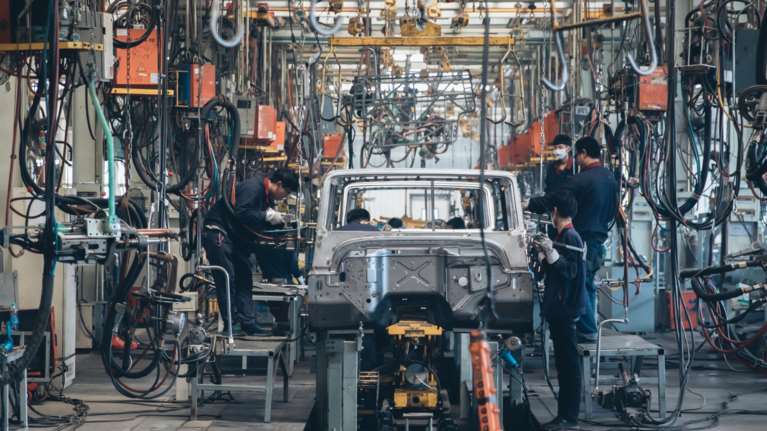 Σύνδεσμος Βιομηχανιών: Ζητάει πρόσφυγες και μετανάστες για κάλυψη των κενών θέσεων εργασίας στη βιομηχανία