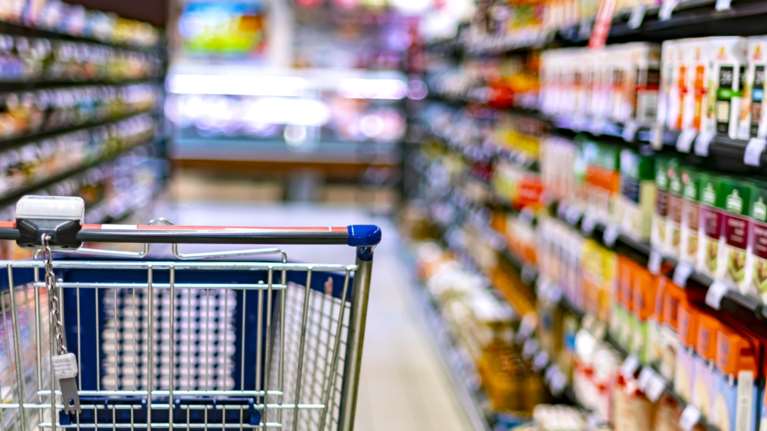 Αυτά είναι τα προϊόντα που &quot;τσεκουρώνουν&quot; οι πολυεθνικές στην Ελλάδα - Οι εξοργιστικές διαφορές τιμών με το εξωτερικό