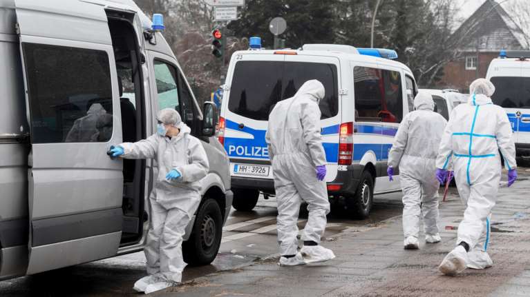 Μακελειό στο Αμβούργο: Στους 8 οι νεκροί από την ένοπλη επίθεση σε ναό Μαρτύρων του Ιεχωβά [εικόνες - βίντεο]