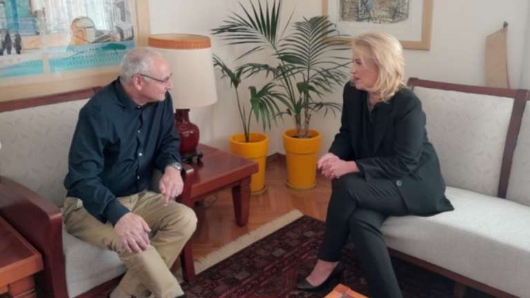 Συναντήσεις με τον Ισραηλινό και τον Παλαιστίνιο πρέσβη στην Ελλάδα είχε η Ρένα Δούρου [εικόνες]