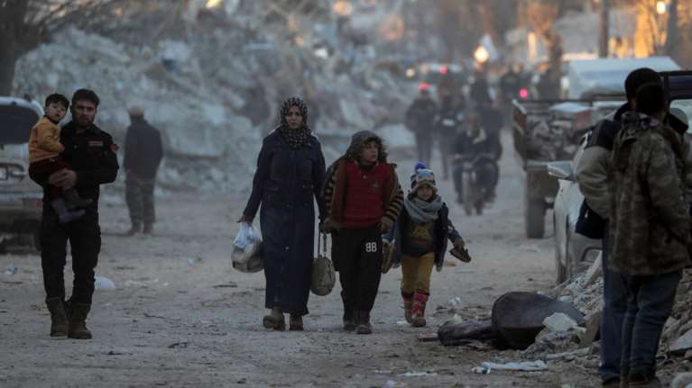 Φονικός σεισμός: Η Ελλάδα αποστέλλει ανθρωπιστική βοήθεια και στη Συρία