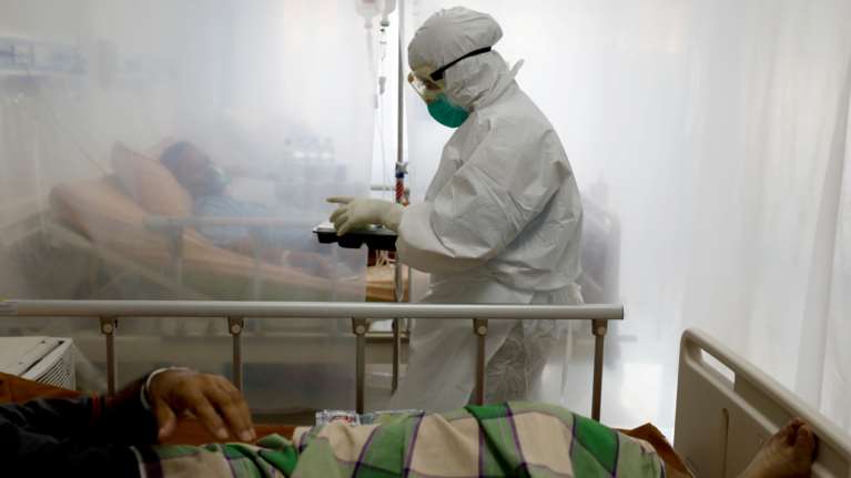 Κορονοϊός - Νέες οδηγίες ΠΟΥ: Θα χορηγούνται και αντιθρομβωτικά στους ασθενείς