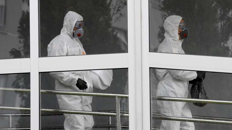 Τραγωδία χωρίς τέλος στην Ισπανία: 655 νέοι θάνατοι και 9.000 κρούσματα τις τελευταίες 24 ώρες