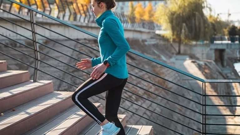 Μην μετράτε βήματα… αλλά σκαλοπάτια - Πώς αυτή η απλή καθημερινή άσκηση μπορεί να προσθέσει χρόνια στη ζωή μας