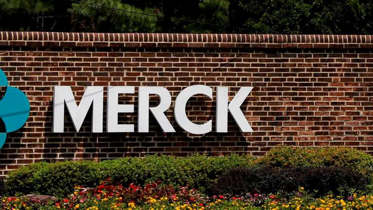Πράσινο φως για το πρώτο φάρμακο κατά του κορονοϊού: Η Βρετανία ενέκρινε το αντιικό χάπι της Merck