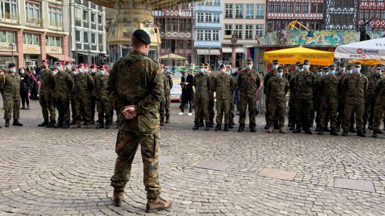 Εμβόλιο Pfizer - Γερμανία: Ο στρατός θα φυλά τις αποθήκες με τις πρώτες δόσεις