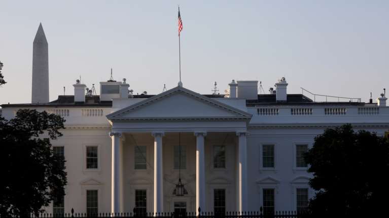 Ο Λευκός Οίκος τρολάρει τη γκάφα της Ρωσίας: &quot;Επέβαλαν κυρώσεις στον νεκρό πατέρα του Τζο Μπάιντεν&quot;