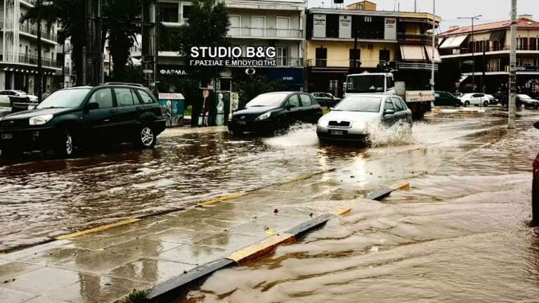 Προειδοποίηση Τσατραφύλλια: Κίνδυνος για πλημμύρες και κατολισθήσεις σε αρκετές περιοχές - Καταιγίδες και στην Αττική, λέει ο Καλλιάνος