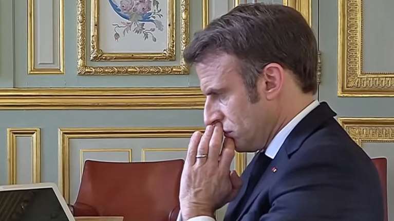 Ο συγκλονιστικός διάλογος Ζελένσκι - Μακρόν λίγο μετά την εισβολή της Ρωσίας [βίντεο]