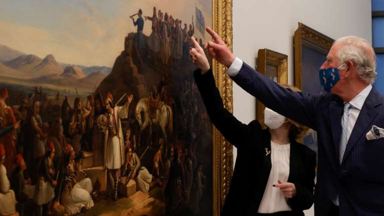 Ο Κάρολος στην Εθνική Πινακοθήκη: Καρέ - καρέ η ξενάγηση  - Τα βλέμματα κέρδισαν οι πίνακες του &#39;21 [Εικόνες]