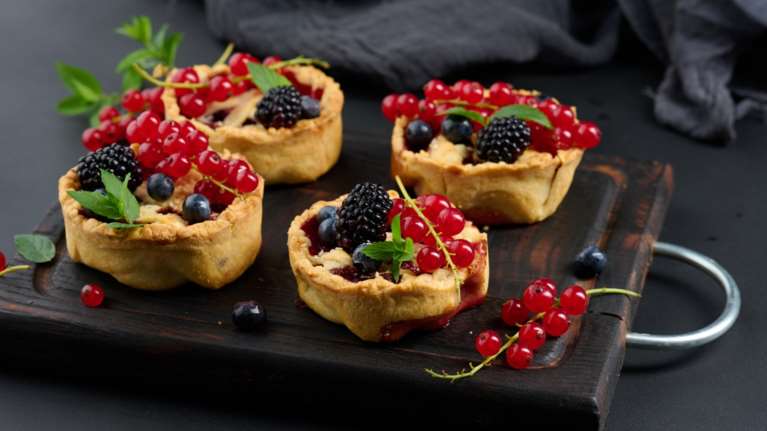 Εορτολόγιο: Ποια ονόματα γιορτάζουν σήμερα, Κυριακή 4 Μαΐου