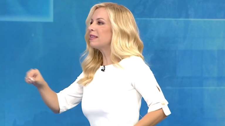 Μαρία Αναστασοπούλου: Με λευκό μίντι φόρεμα και nude γόβες στην πρεμιέρα του &quot;Καλημέρα Ελλάδα&quot;