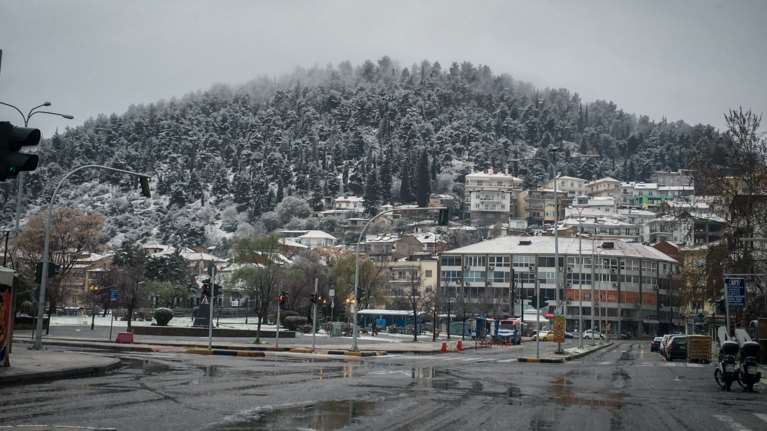 Χιόνια μέσα στην άνοιξη: Οι περιοχές που "ντύθηκαν" στα λευκά [εικόνες &amp; βίντεο]